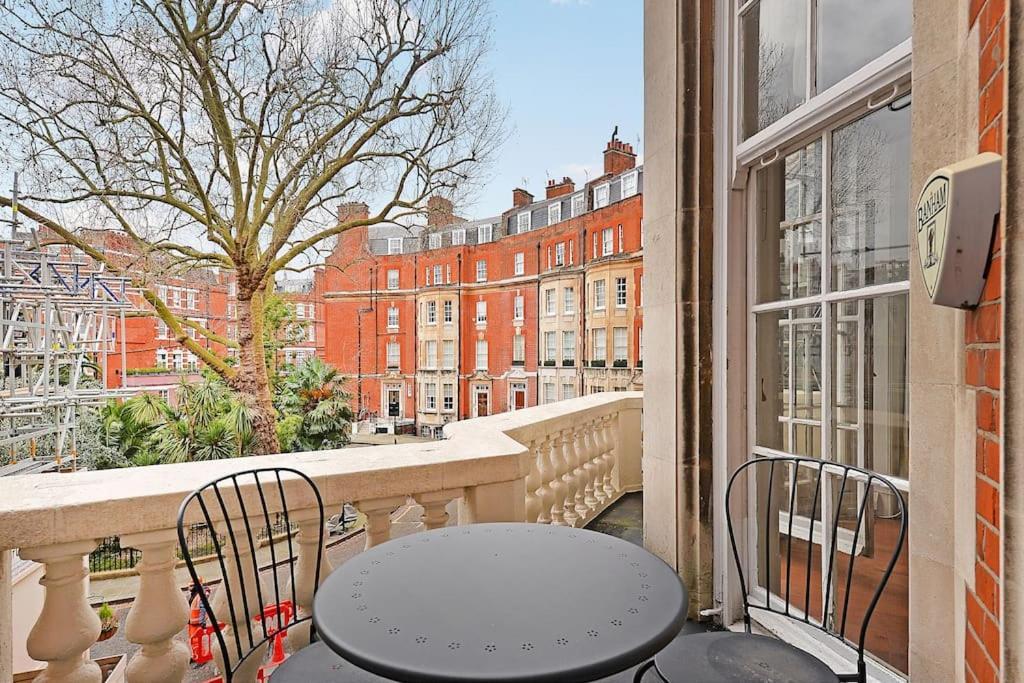 Luxury 2-bedroom Flat In Knightsbridge By Landin * Londra