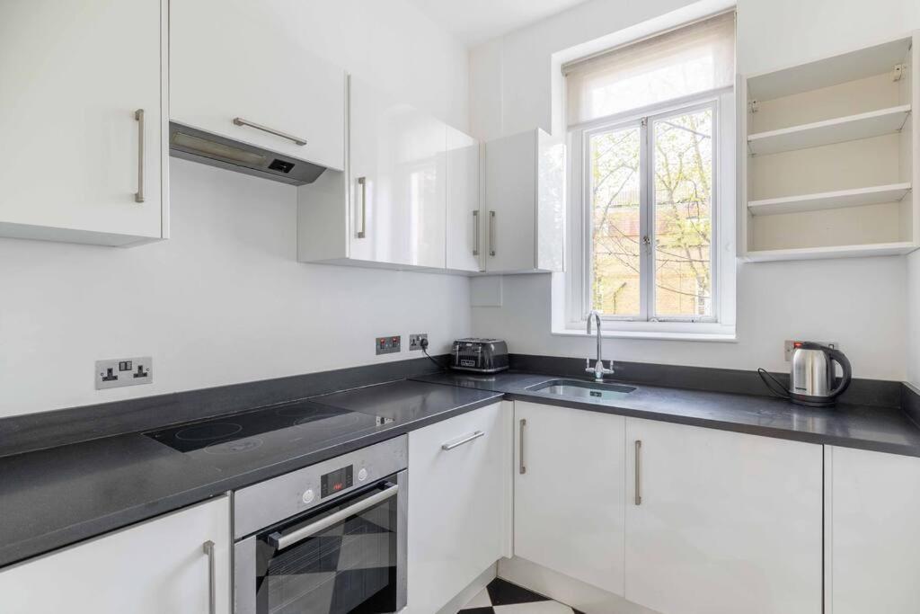 Appartamento Luxury 2-bedroom Flat In Knightsbridge By Landin Londra